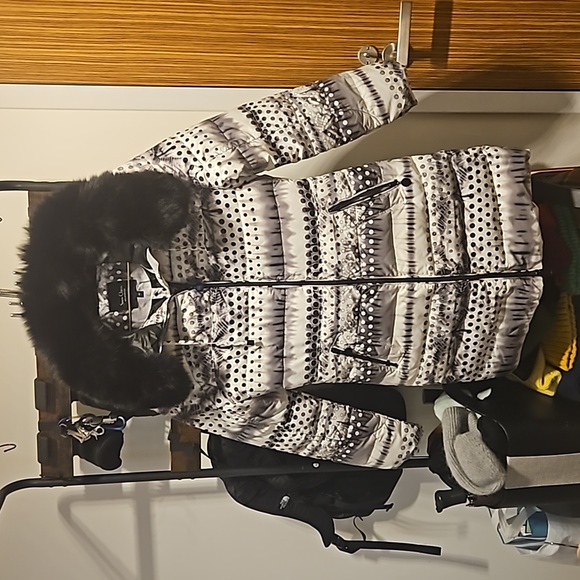 Brand new winter coat, size xs - Picture 3 of 3